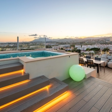 Contemporary villa with modern architecture and panoramic coastal views set in the elevated surroundings of Nueva Andalucía Picture 51