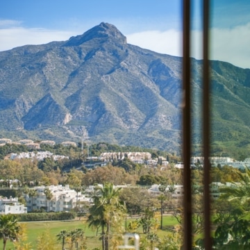 Stylish five bedroom villa with Panoramic Views in Nueva Andalucia, Marbella Picture 51