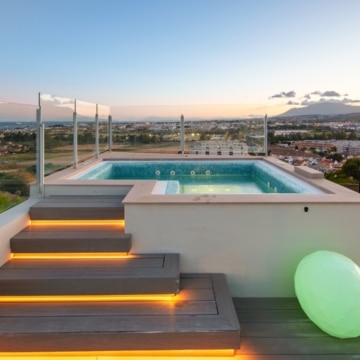 Contemporary villa with modern architecture and panoramic coastal views set in the elevated surroundings of Nueva Andalucía Picture 52