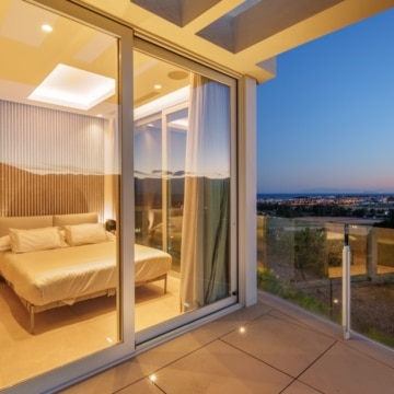 Contemporary villa with modern architecture and panoramic coastal views set in the elevated surroundings of Nueva Andalucía Picture 54