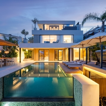 Luxury renovated five bedroom villa with panoramic sea and mountain views in Nueva Andalucía Picture 53