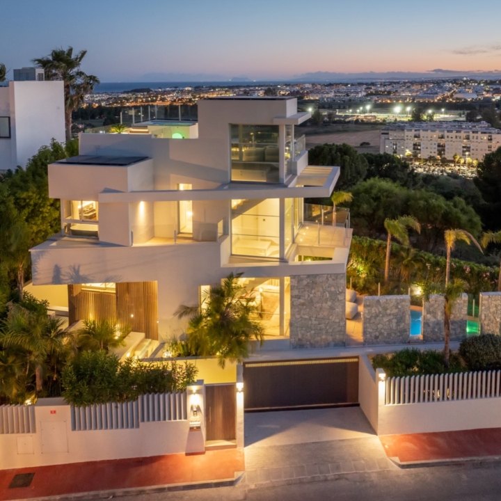 Contemporary villa with modern architecture and panoramic coastal views set in the elevated surroundings of Nueva Andalucía Picture