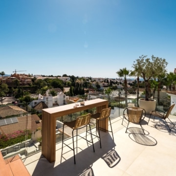Luxury renovated five bedroom villa with panoramic sea and mountain views in Nueva Andalucía Picture 55