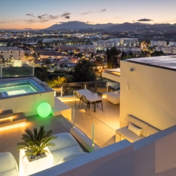 Contemporary villa with modern architecture and panoramic coastal views set in the elevated surroundings of Nueva Andalucía Picture 57
