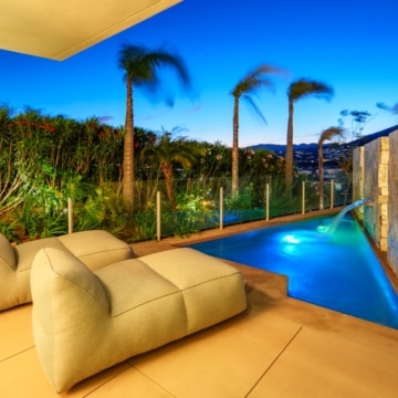Contemporary villa with modern architecture and panoramic coastal views set in the elevated surroundings of Nueva Andalucía Picture 59