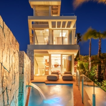 Contemporary villa with modern architecture and panoramic coastal views set in the elevated surroundings of Nueva Andalucía Picture 60