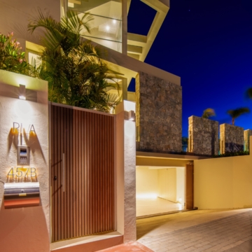 Contemporary villa with modern architecture and panoramic coastal views set in the elevated surroundings of Nueva Andalucía Picture 23
