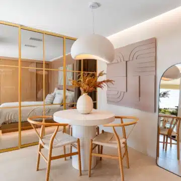 Luxury renovated five bedroom villa with panoramic sea and mountain views in Nueva Andalucía Picture 5