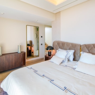 Contemporary villa with modern architecture and panoramic coastal views set in the elevated surroundings of Nueva Andalucía Picture 18