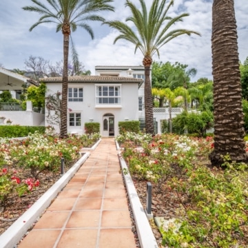 Elegant six-bedroom villa located in the prestigious gated community of Sierra Blanca, Marbella Golden Mile Picture 29