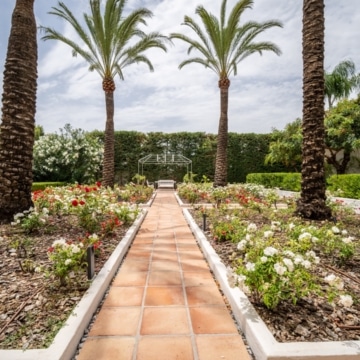 Elegant six-bedroom villa located in the prestigious gated community of Sierra Blanca, Marbella Golden Mile Picture 40