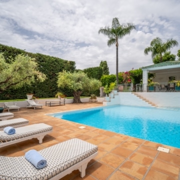 Elegant six-bedroom villa located in the prestigious gated community of Sierra Blanca, Marbella Golden Mile Picture 12