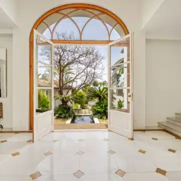 Elegant six-bedroom villa located in the prestigious gated community of Sierra Blanca, Marbella Golden Mile Picture 5