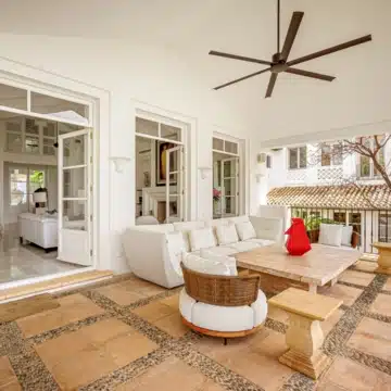 Elegant six-bedroom villa located in the prestigious gated community of Sierra Blanca, Marbella Golden Mile Picture 3