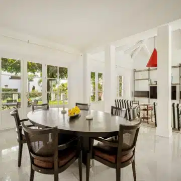 Elegant six-bedroom villa located in the prestigious gated community of Sierra Blanca, Marbella Golden Mile Picture 2