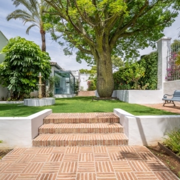 Elegant six-bedroom villa located in the prestigious gated community of Sierra Blanca, Marbella Golden Mile Picture 34