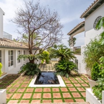 Elegant six-bedroom villa located in the prestigious gated community of Sierra Blanca, Marbella Golden Mile Picture 42