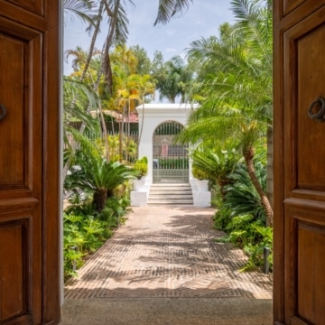 Elegant six-bedroom villa located in the prestigious gated community of Sierra Blanca, Marbella Golden Mile Picture 35