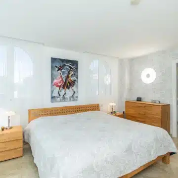 Bright and spacious apartment in the prestigious gated community of Ocean Pines in Benahavís Picture 2