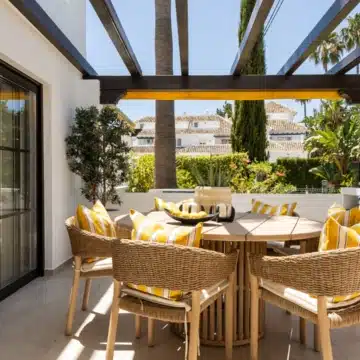 Stunning 3-bedroom apartment in the prestigious gated community of Aldea Blanca, Nueva Andalucia Picture 7