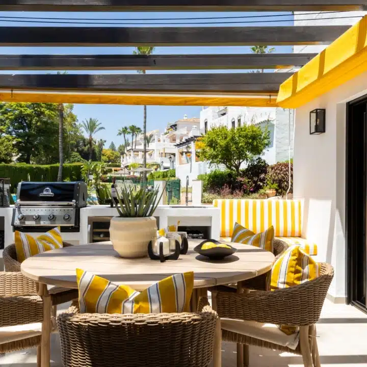 Stunning 3-bedroom apartment in the prestigious gated community of Aldea Blanca, Nueva Andalucia Picture