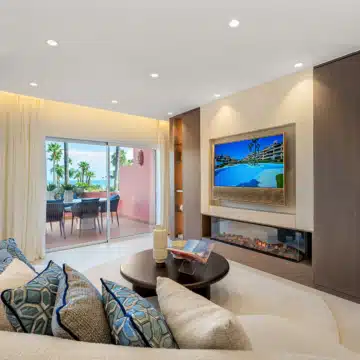 Beautiful renovated beachfront apartment in Cabo Bermejo, Estepona East Picture 4