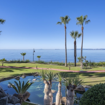 Beautiful renovated beachfront apartment in Cabo Bermejo, Estepona East Picture 17