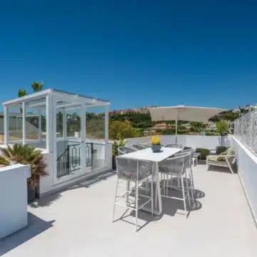 Stylish Designer Townhouse with Panoramic Views in La Quinta Hills, Benahavis Picture 9