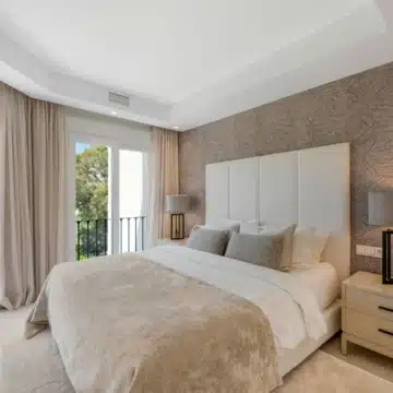 Stylish Designer Townhouse with Panoramic Views in La Quinta Hills, Benahavis Picture 16