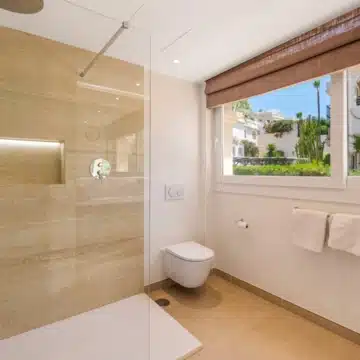 Stylish Designer Townhouse with Panoramic Views in La Quinta Hills, Benahavis Picture 20