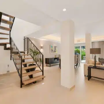 Stylish Designer Townhouse with Panoramic Views in La Quinta Hills, Benahavis Picture 8