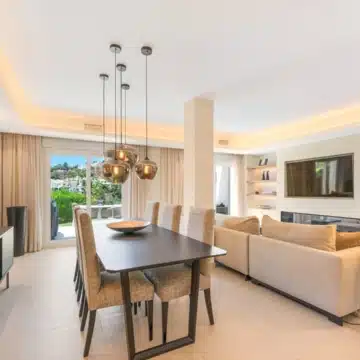 Stylish Designer Townhouse with Panoramic Views in La Quinta Hills, Benahavis Picture 22