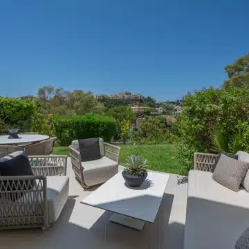 Stylish Designer Townhouse with Panoramic Views in La Quinta Hills, Benahavis Picture 24