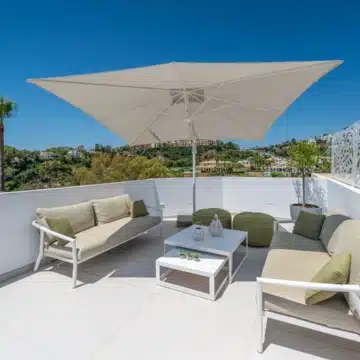Stylish Designer Townhouse with Panoramic Views in La Quinta Hills, Benahavis Picture 10