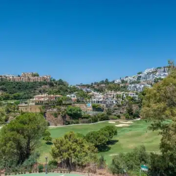 Stylish Designer Townhouse with Panoramic Views in La Quinta Hills, Benahavis Picture 11