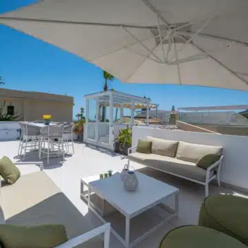 Stylish Designer Townhouse with Panoramic Views in La Quinta Hills, Benahavis Picture 12