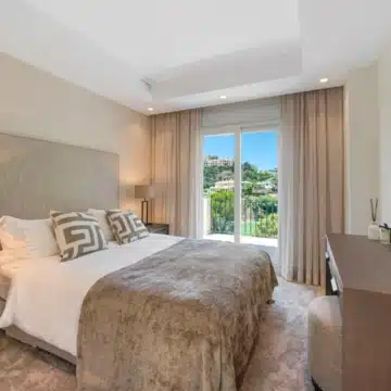 Stylish Designer Townhouse with Panoramic Views in La Quinta Hills, Benahavis Picture 13