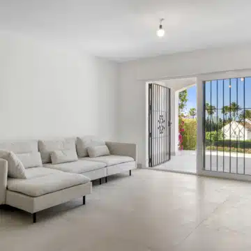 Refurbished 3-bedroom groundfloor apartment in the highly sought-after Malambo, Nueva Andalucía Picture 0
