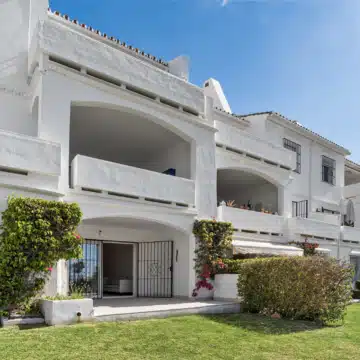 Refurbished 3-bedroom groundfloor apartment in the highly sought-after Malambo, Nueva Andalucía Picture 1