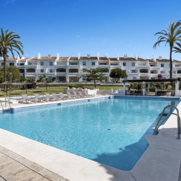 Refurbished 3-bedroom groundfloor apartment in the highly sought-after Malambo, Nueva Andalucía Picture 7