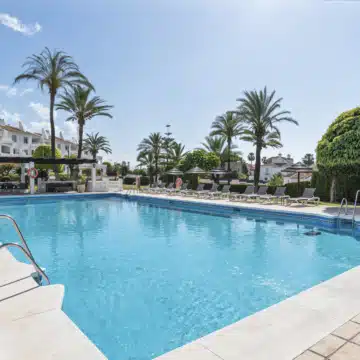 Refurbished 3-bedroom groundfloor apartment in the highly sought-after Malambo, Nueva Andalucía Picture 4