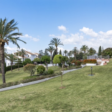 Refurbished 3-bedroom groundfloor apartment in the highly sought-after Malambo, Nueva Andalucía Picture 8