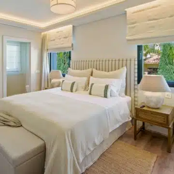 Luxury Five bedrooms frontline golf villa in La Cerquilla, Nueva Andalucía Picture 9