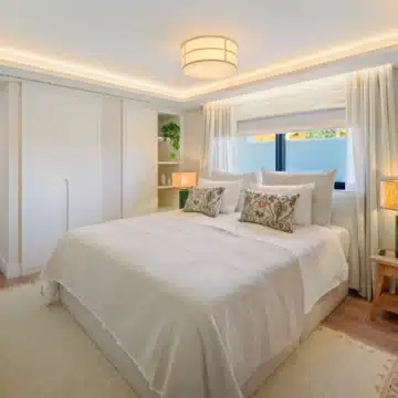 Luxury Five bedrooms frontline golf villa in La Cerquilla, Nueva Andalucía Picture 6