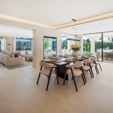Luxury Five bedrooms frontline golf villa in La Cerquilla, Nueva Andalucía Picture 2