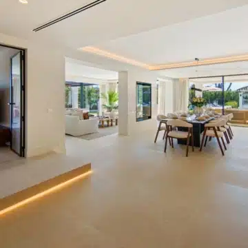 Luxury Five bedrooms frontline golf villa in La Cerquilla, Nueva Andalucía Picture 37