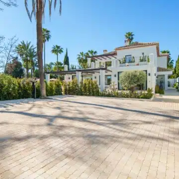 Luxury Five bedrooms frontline golf villa in La Cerquilla, Nueva Andalucía Picture 59