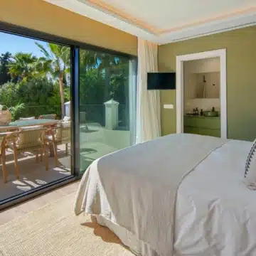 Luxury Five bedrooms frontline golf villa in La Cerquilla, Nueva Andalucía Picture 12