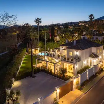 Luxury Five bedrooms frontline golf villa in La Cerquilla, Nueva Andalucía Picture 63