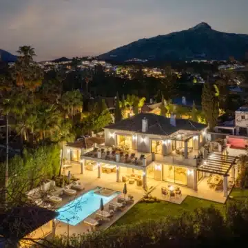 Luxury Five bedrooms frontline golf villa in La Cerquilla, Nueva Andalucía Picture 64